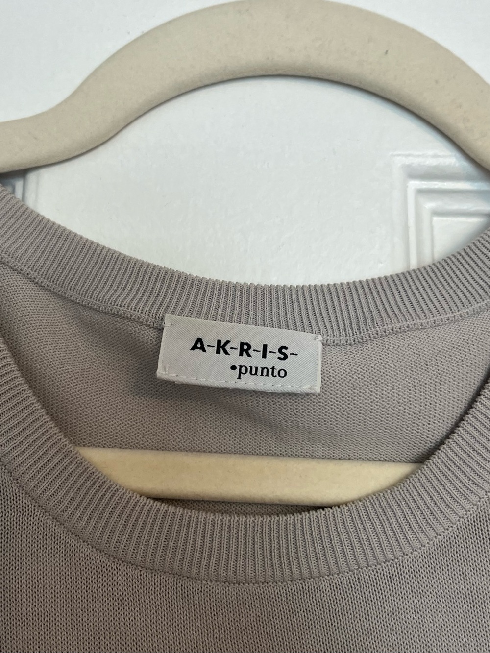 Akris Punto  100% Baumwolle-Cotton Sleeveless Crewneck Tank in Light Gray - Picture 3 of 7
